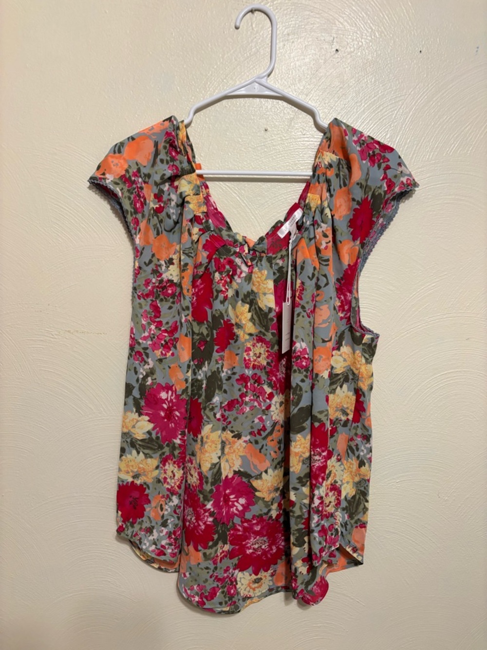 LC Lauren Conrad Gray Floral V-Neck Cap-Sleeve Camisole